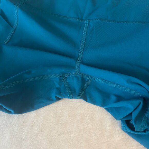 Lululemon leggings with pockets! size 6 - 23" - Picture 3 of 4